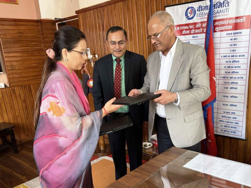 नेसनल लाइफ इन्स्योरेन्सकी नवनिर्वाचित अध्यक्ष प्रेमा राज्यलक्ष्मी सिंहले लिइन् शपथ